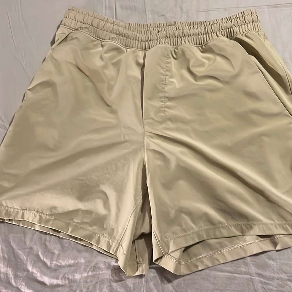 Lululemon Pacebreaker Lined. Dew Green